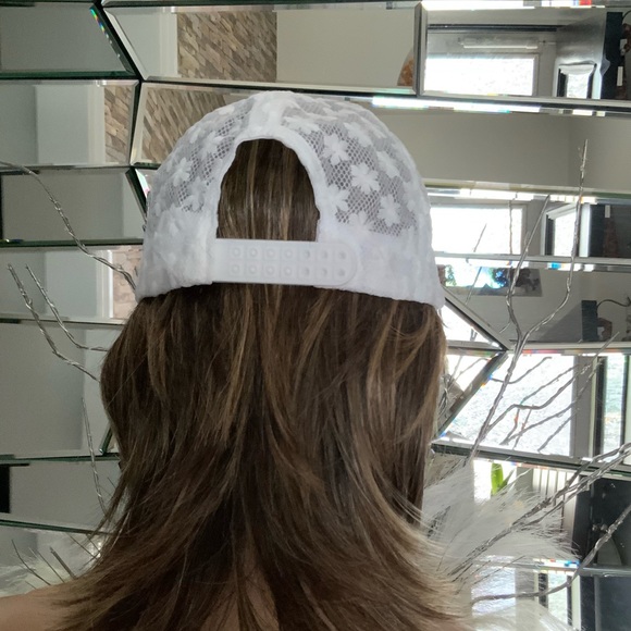 Women WHITE Embroidered Cap Adjustable - Picture 4 of 5